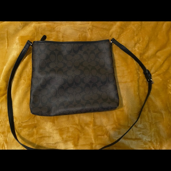 Like new Coach shoulder bag - Picture 3 of 3